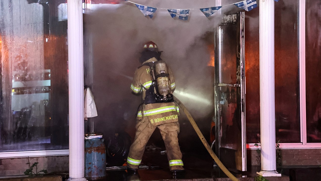 Impressive fire downtown Rigaud 