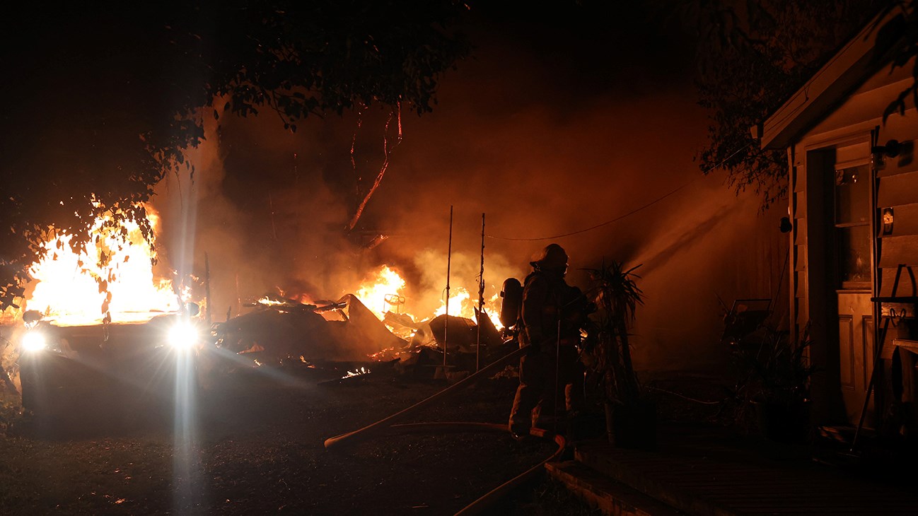 Impressive fire downtown Rigaud 