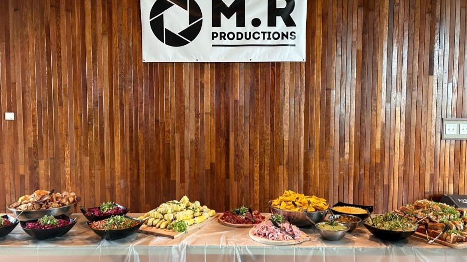 Un buffet fourni par le traiteur Nouveau Standard a permis aux convives de casser la croûte pendant la soirée