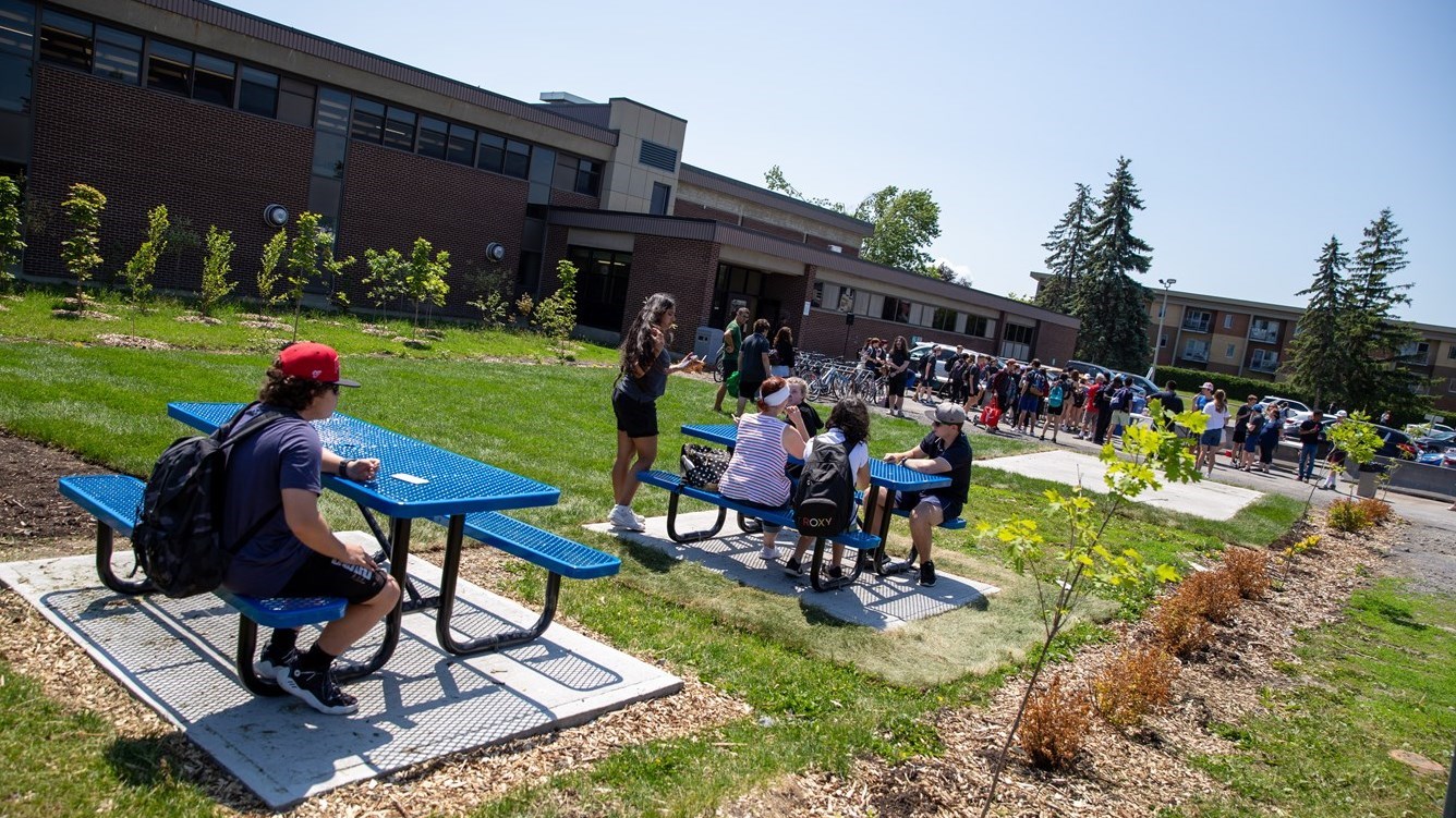 A new recreation area at Cité-des-Jeunes high school 