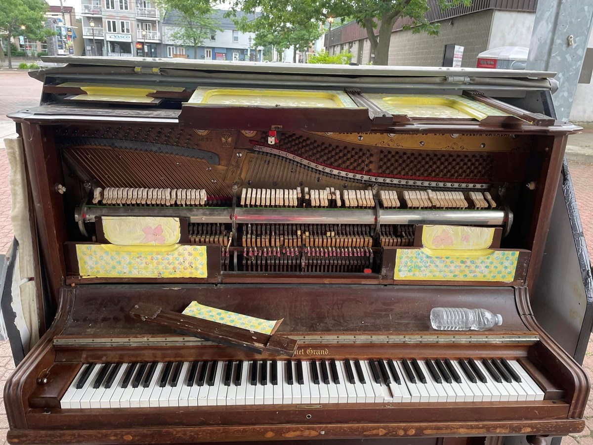 Vandalisme sur le piano public de la place du Marché