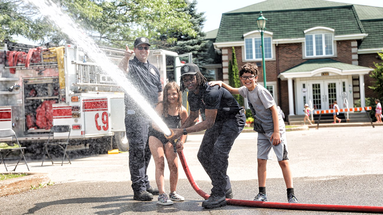 Les pompiers visitent les campeurs de Notre-Dame-de-l'Île-Perrot