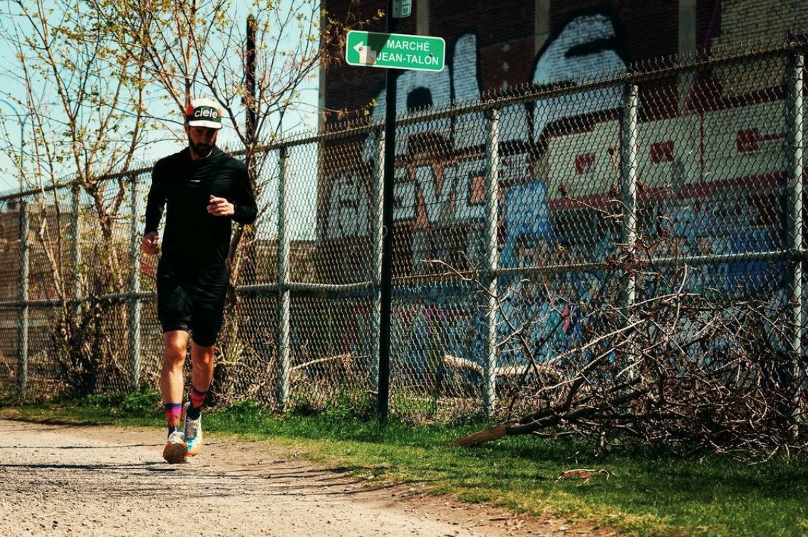 Un ultramarathonien à la défense des papillons monarques de passage à Vaudreuil-Dorion