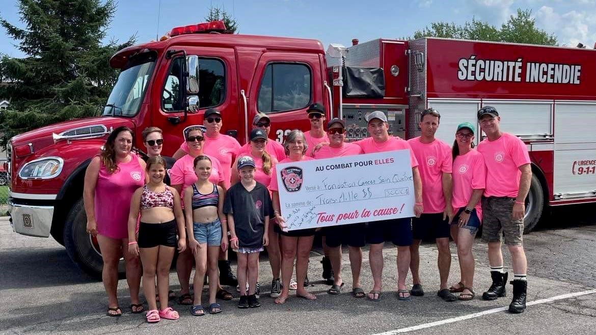 Les pompiers de Saint-Télesphore remettent 3 000$ à la Fondation du cancer du sein du Québec