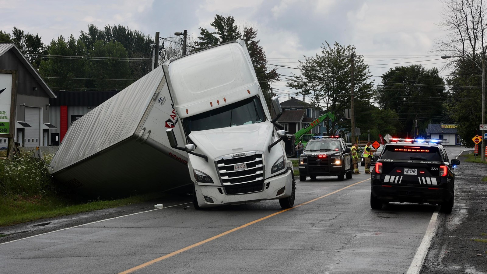 Road accident causes temporary closure of 69th Avenue in Saint-Zotique