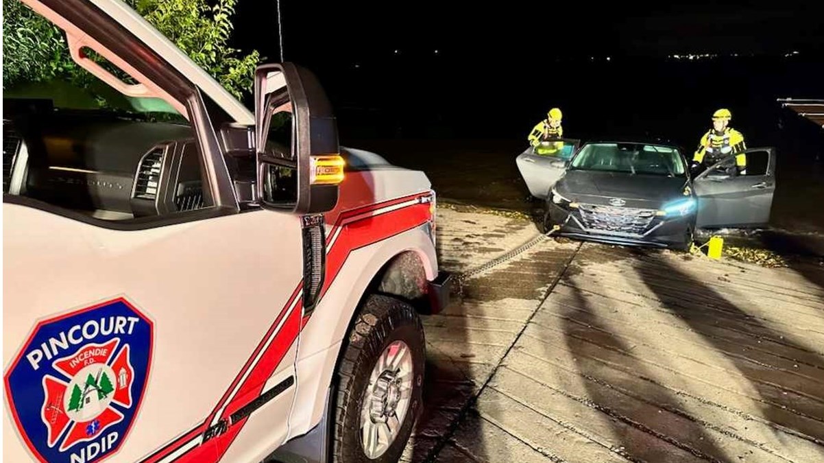 Intervention nocturne des pompiers de Pincourt\NDIP au parc D'Ambrosio 