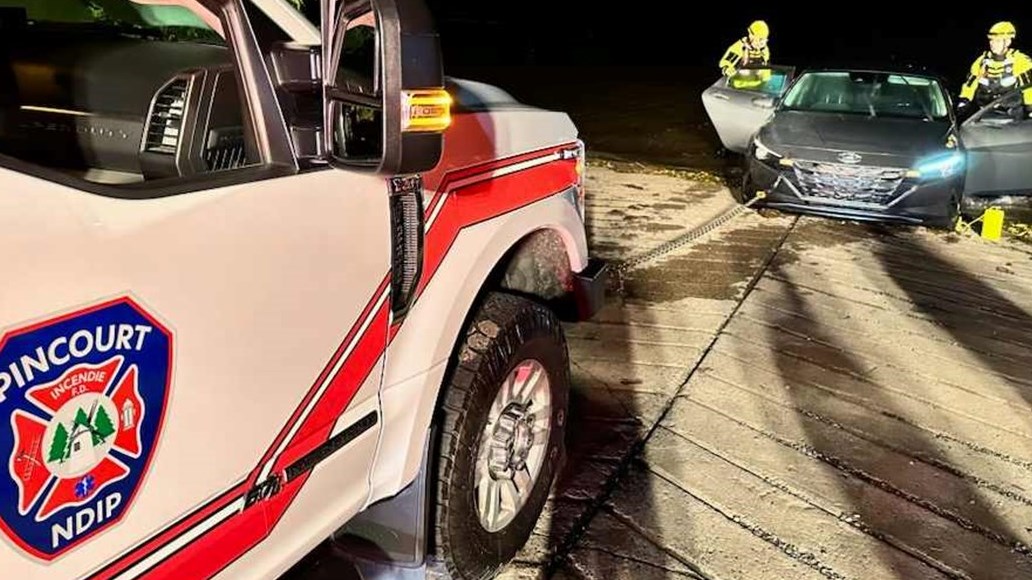 Pincourt firefighters take action at night in D'Ambrosio Park   