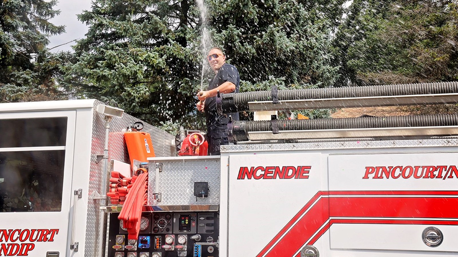 Retour en images sur le Défilé de la Journée des pompiers de Pincourt 