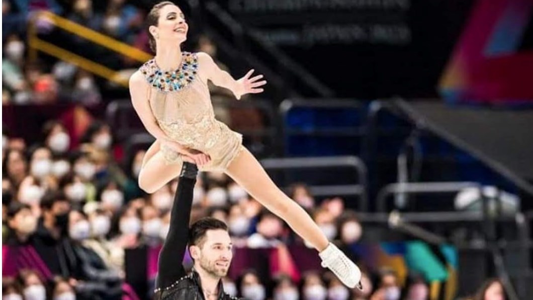 Vaudreuil's Deanna Stellato and Maxime Deschamps finished first after the short program in the Senior Couple category 