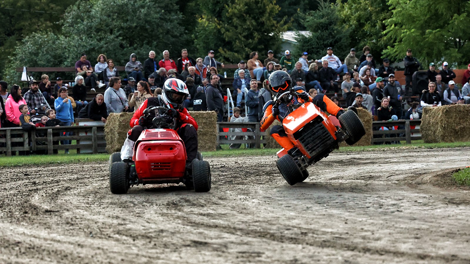 Patrice Lavergne (911) Sainte-Marthe and Chris Duplantie (orange) from Hawkesbury-Est battled it out on the course 