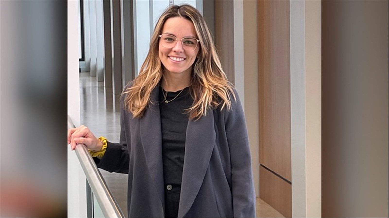 Julie Rivard a obtenu sa permanence au poste de directrice générale adjointe en date du 11 août. Toutefois, cette dernière est actuellement en congé de maternité 