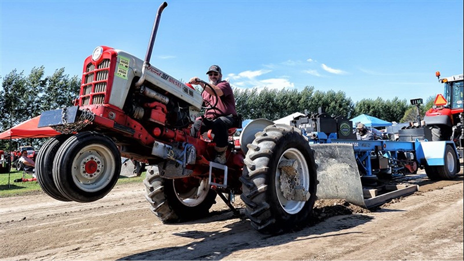 Join us this Saturday at Coteau-du-Lac for the 17th edition of the Antique Tractor Pull.  