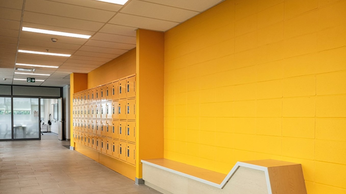 Les Échos and des Navigateurs high school students return to school for the first time