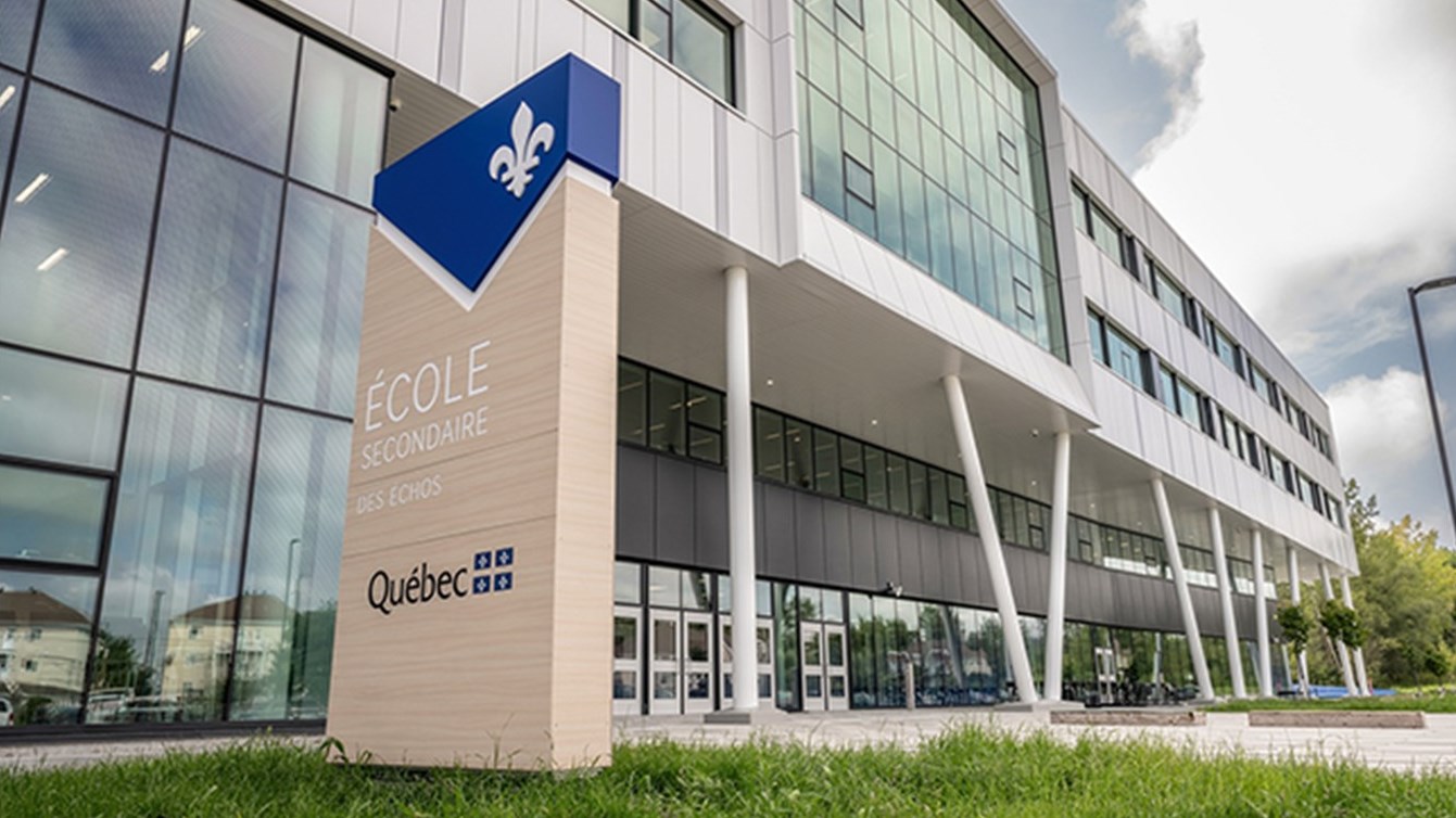 Les Échos and des Navigateurs high school students return to school for the first time