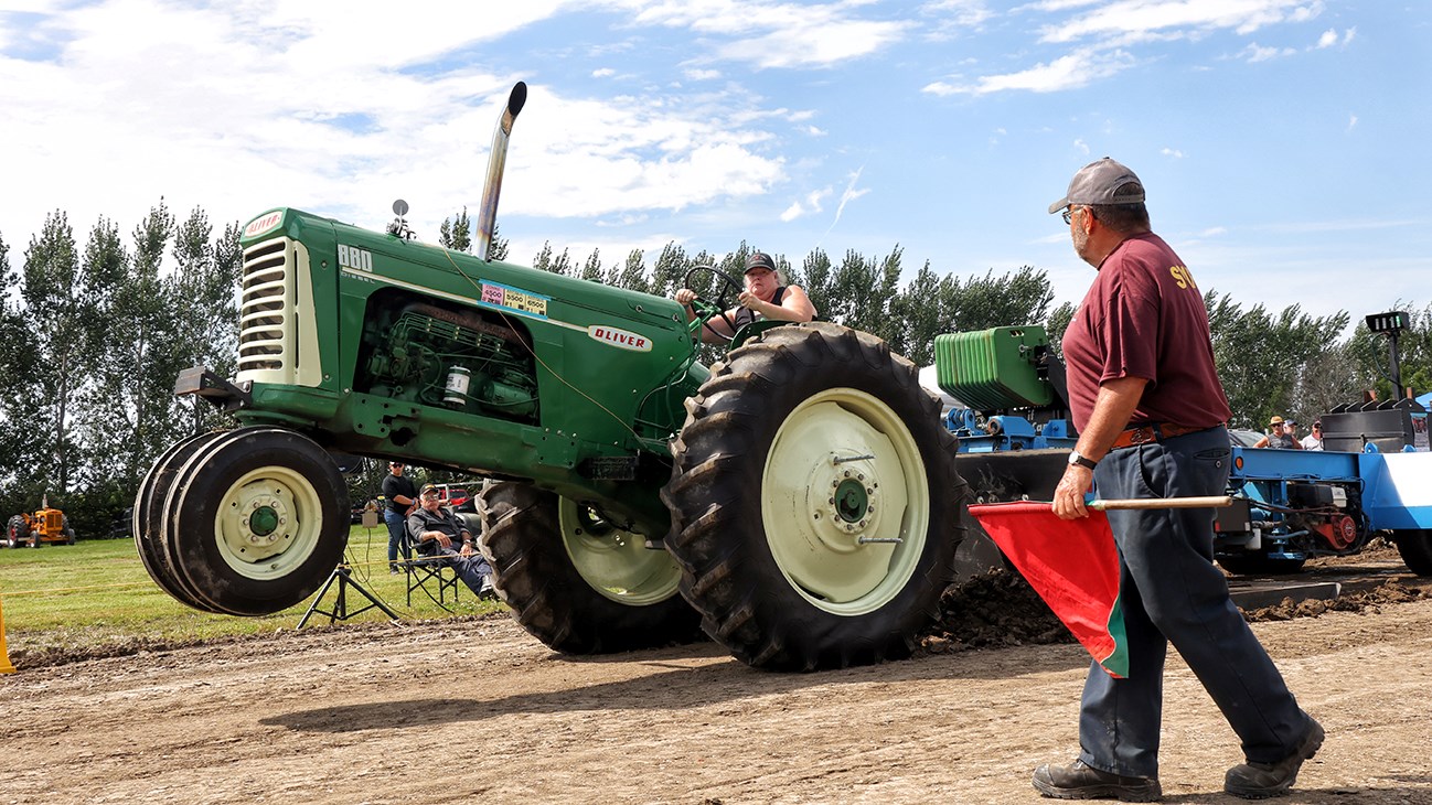 A great spirit of camaraderie at the 17th edition of Tires de tracteurs antiques   