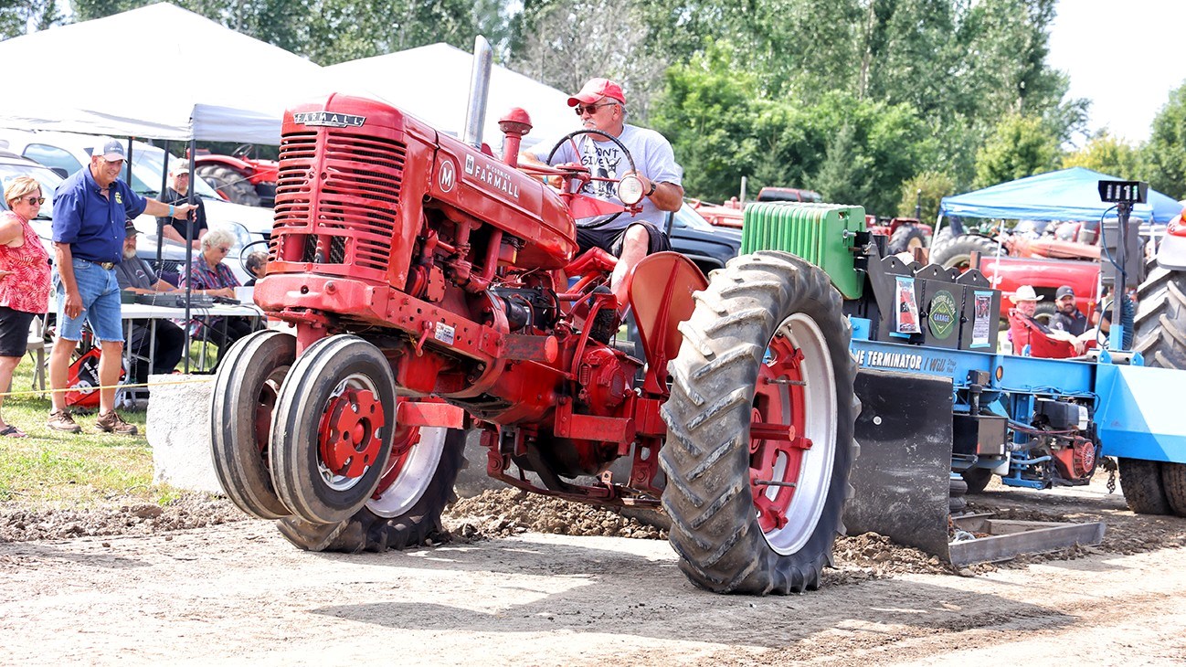 A great spirit of camaraderie at the 17th edition of Tires de tracteurs antiques   