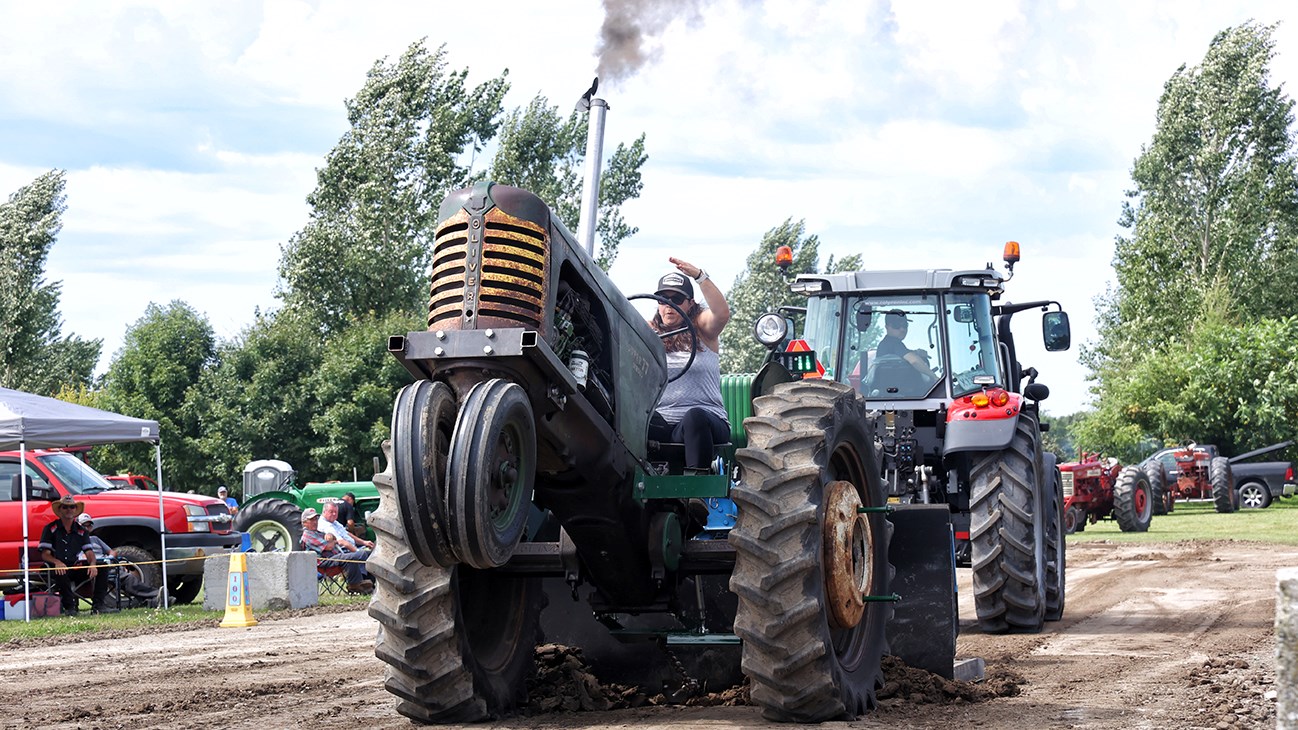 A great spirit of camaraderie at the 17th edition of Tires de tracteurs antiques   