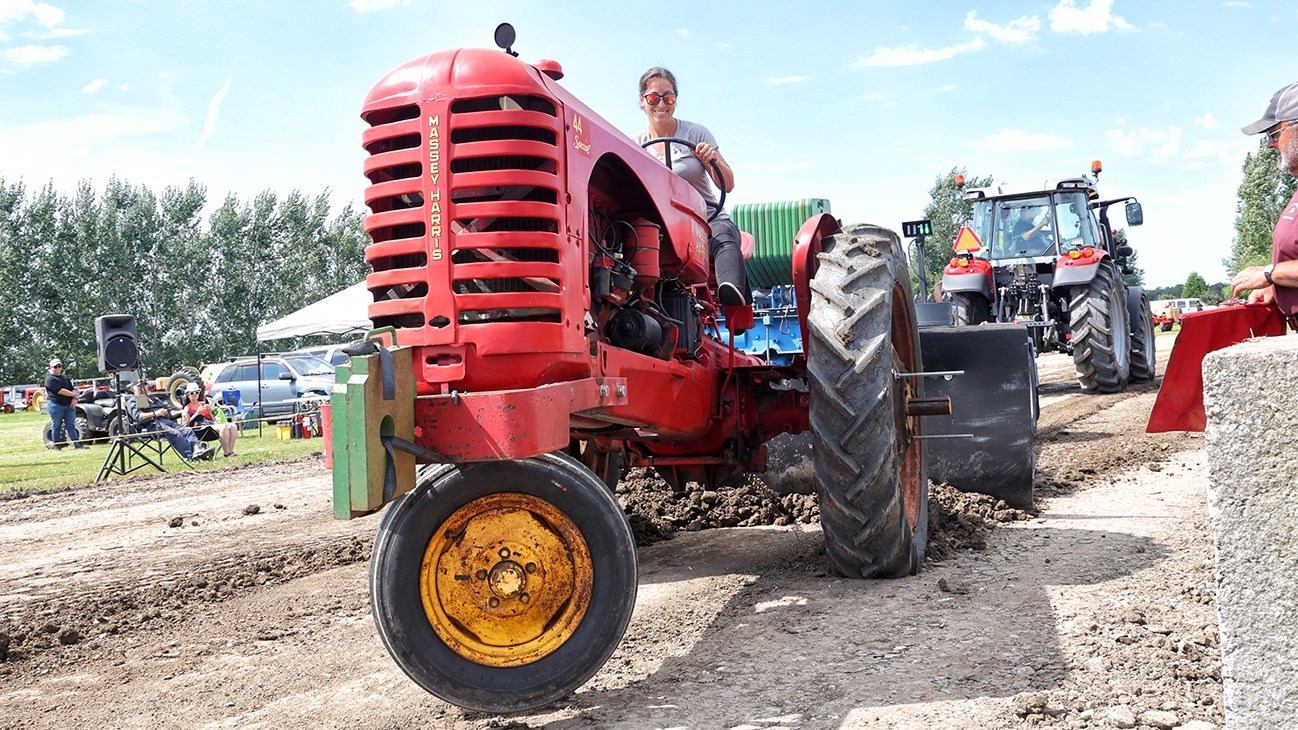 A great spirit of camaraderie at the 17th edition of Tires de tracteurs antiques   