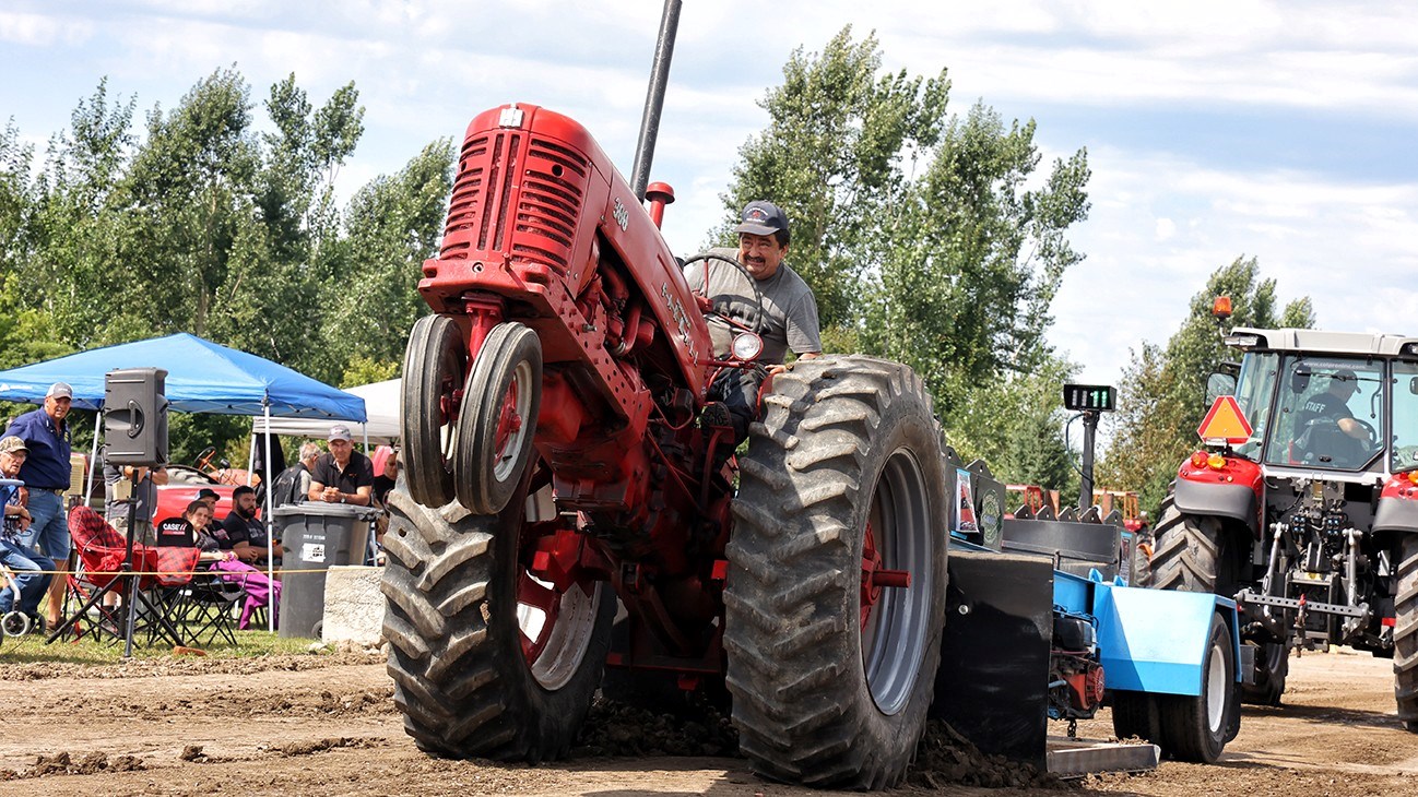 A great spirit of camaraderie at the 17th edition of Tires de tracteurs antiques   