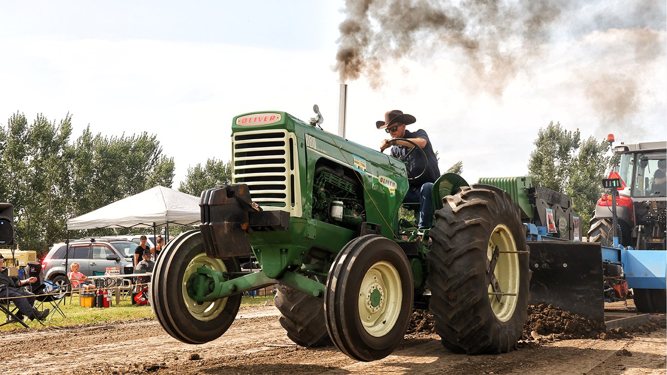 A great spirit of camaraderie at the 17th edition of Tires de tracteurs antiques   