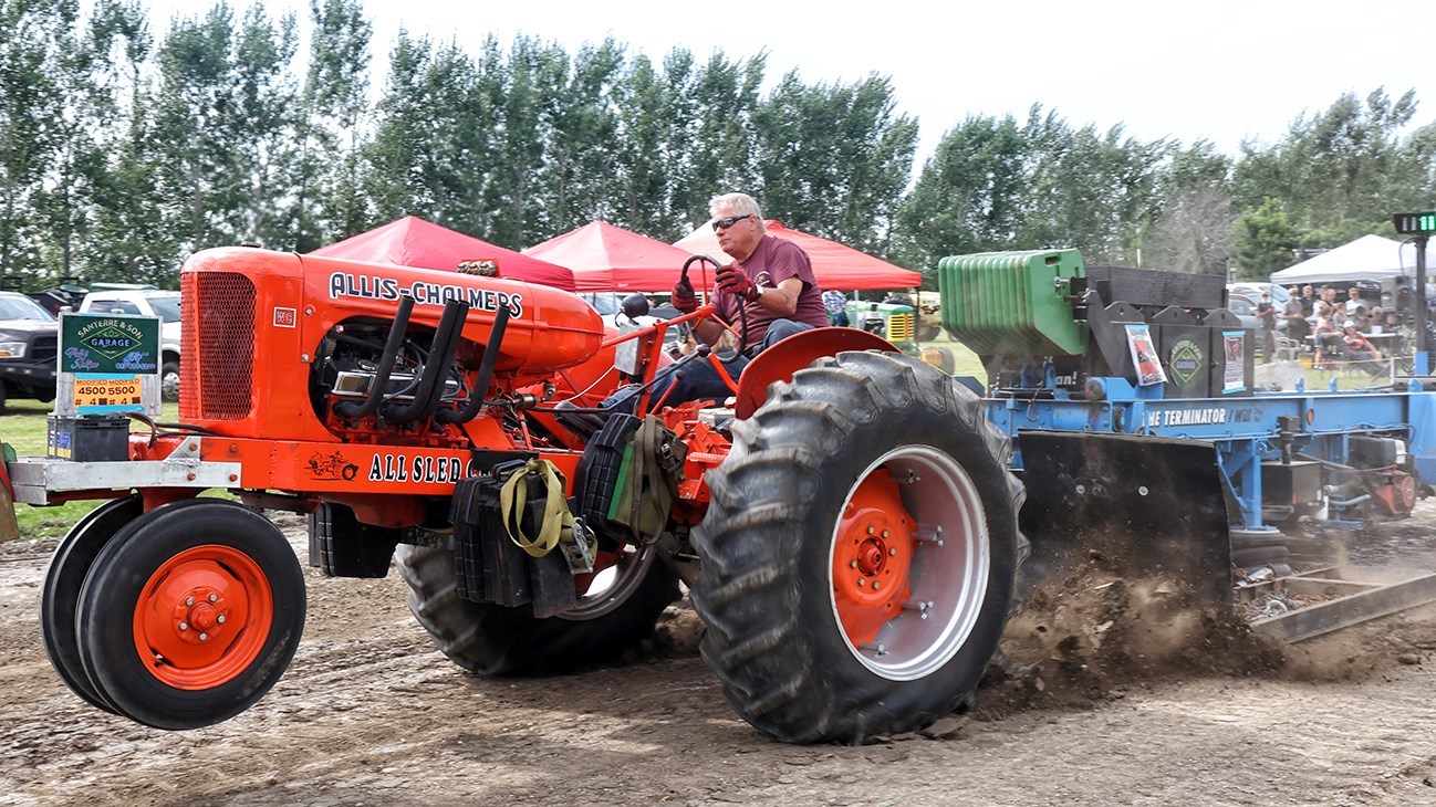 A great spirit of camaraderie at the 17th edition of Tires de tracteurs antiques   