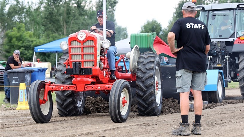 A great spirit of camaraderie at the 17th edition of Tires de tracteurs antiques