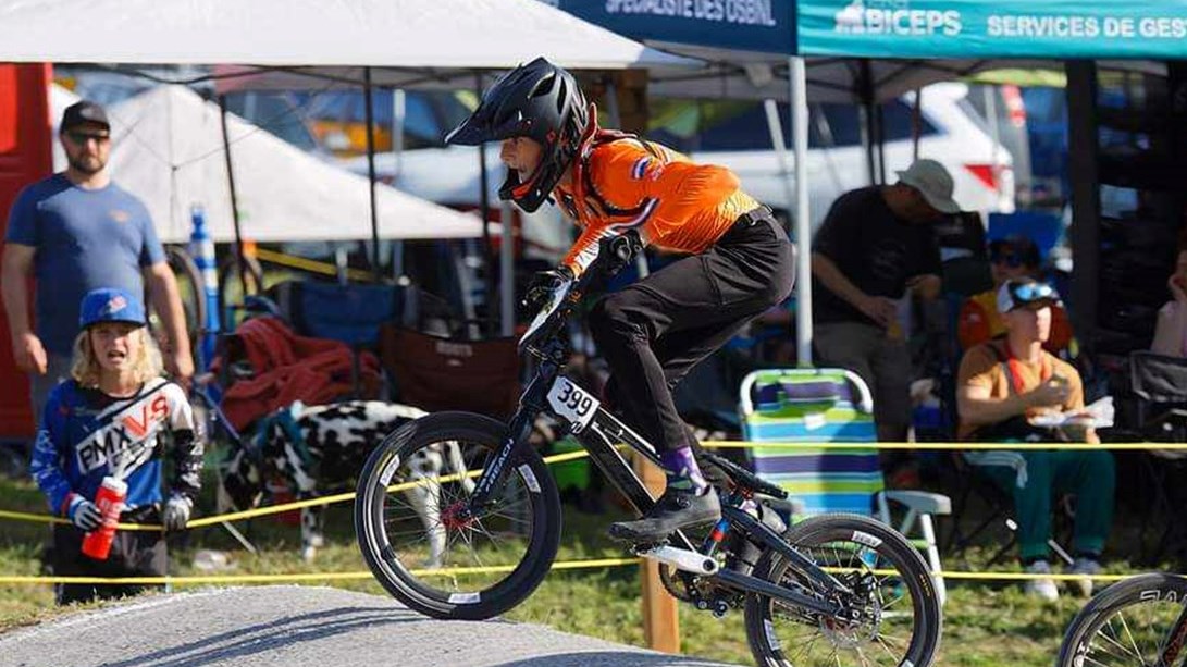 Justin Lafleur termine sa saison de BMX en beauté