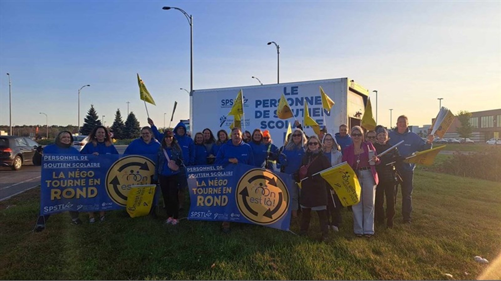 SPSTL-CSQ members protest in Vaudreuil-Dorion
