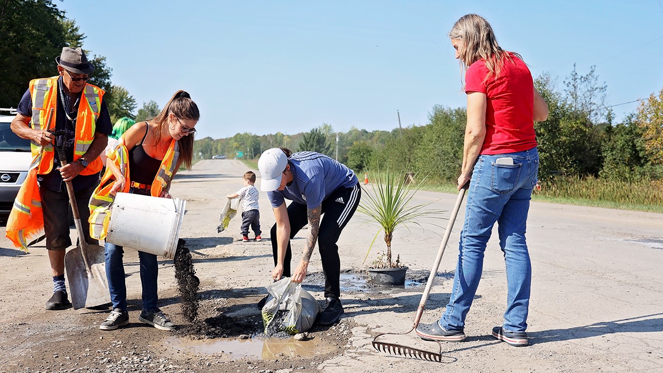 Exasperated, she beautifies route 342 in Pointe-Fortune