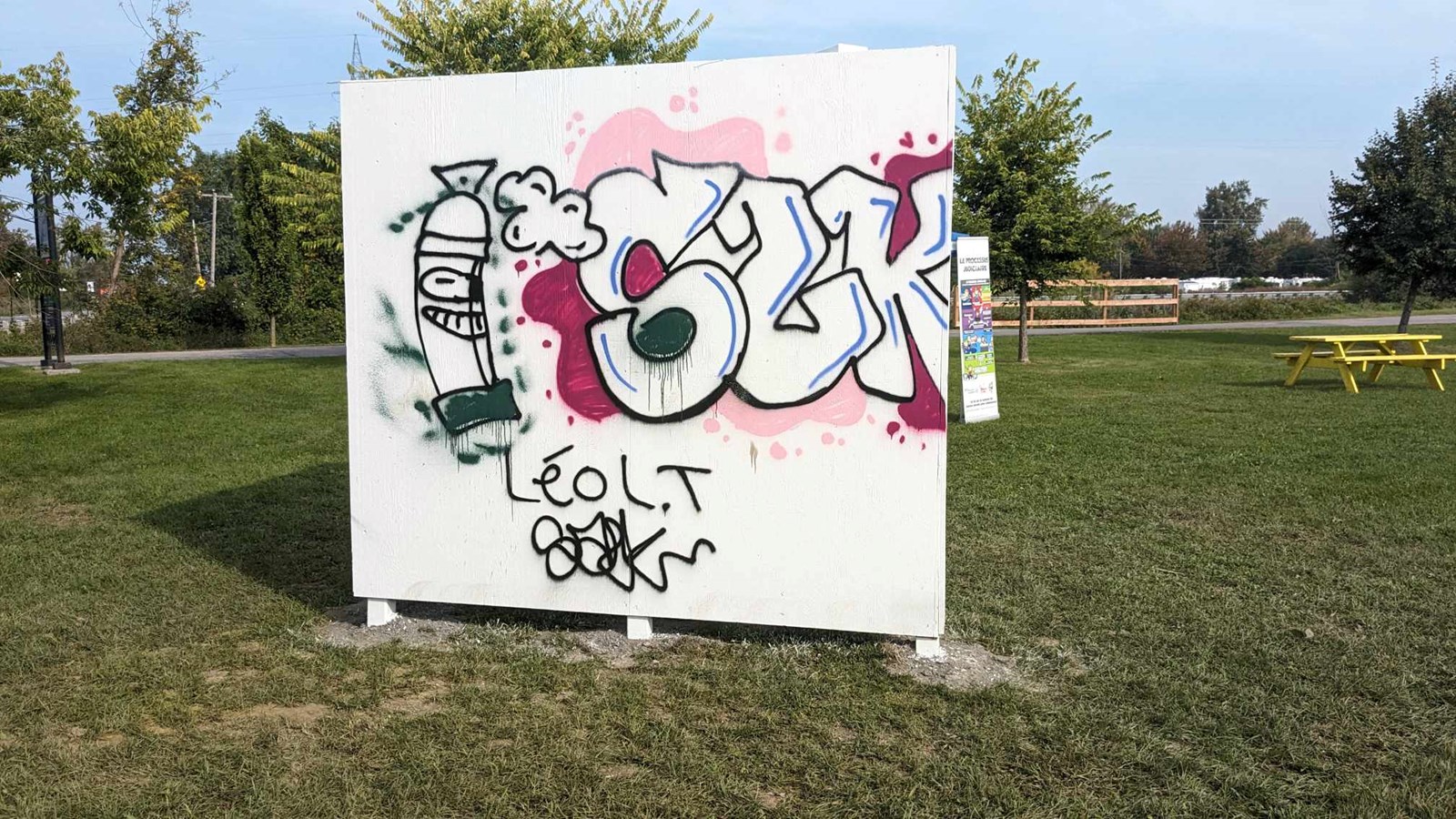Justice Alternative du Suroît was also on hand to educate the young and not-so-young who were having fun nearby about graffiti