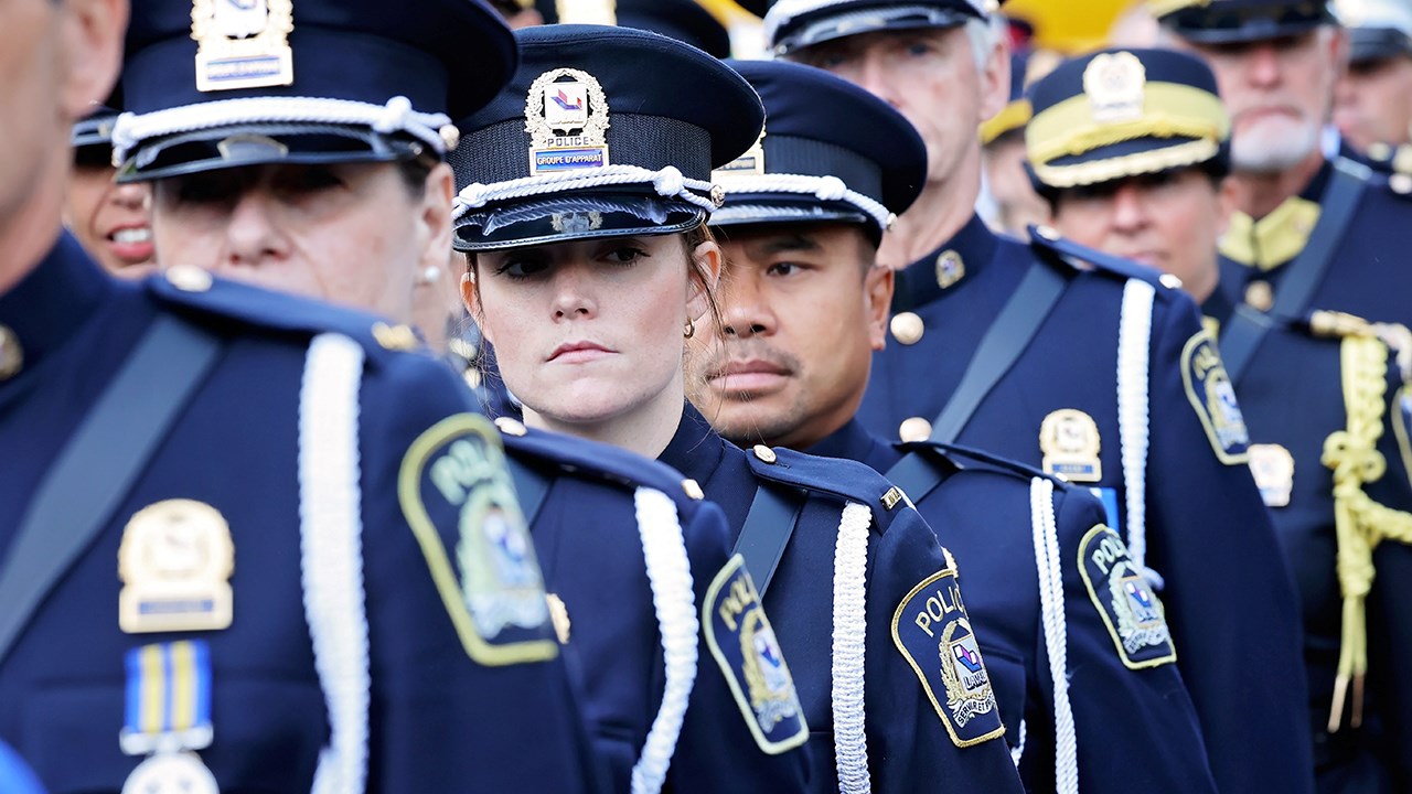 Vaudreuil-Soulanges police officers pay tribute to their fallen colleagues