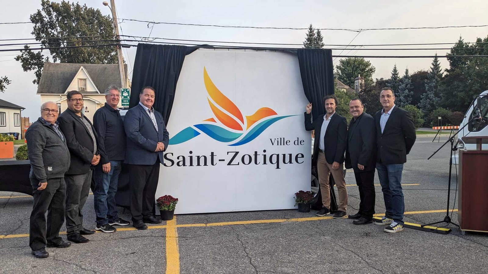 Le conseil municipal était présent dans son entièreté pour le dévoilement de la nouvelle identité visuelle