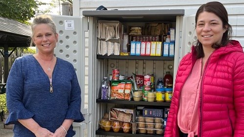 Nouveau garde-manger en libre-service devant L’Actuel