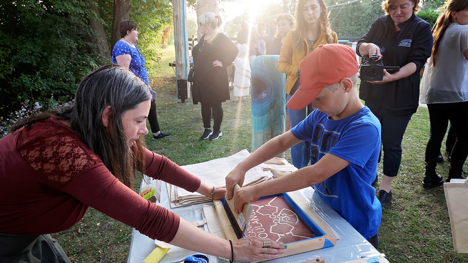 Des ateliers artistiques se tiendront éventuellement au Placotoir. Lors de l'inauguration de l'endroit, les convives pouvaient se créer un sac réutilisable à l'aide des artistes Adèle Reeves et Sonia Haberstich