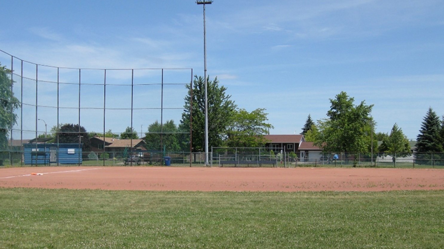 Travaux de réfection du grand terrain de baseball du parc Bissonnette à Beauharnois 