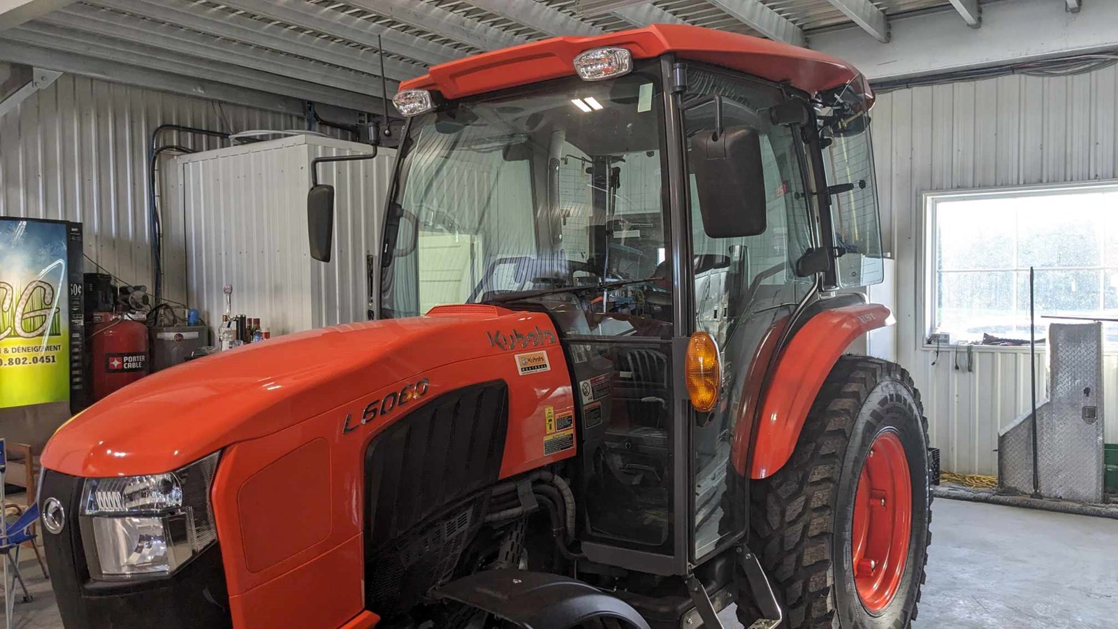 Pour rentabiliser sa flotte de tracteurs, Les Entreprises CG la loue à des agriculteurs pendant la saison estivale
