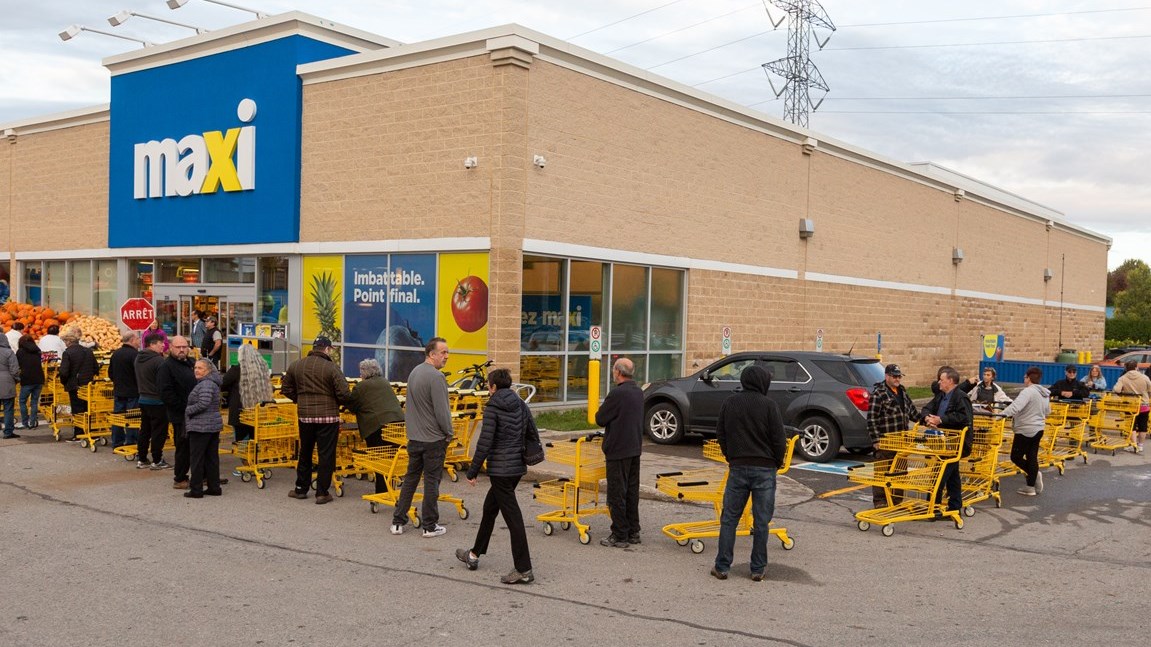 A busy opening for Maxi in Coteau-du-Lac