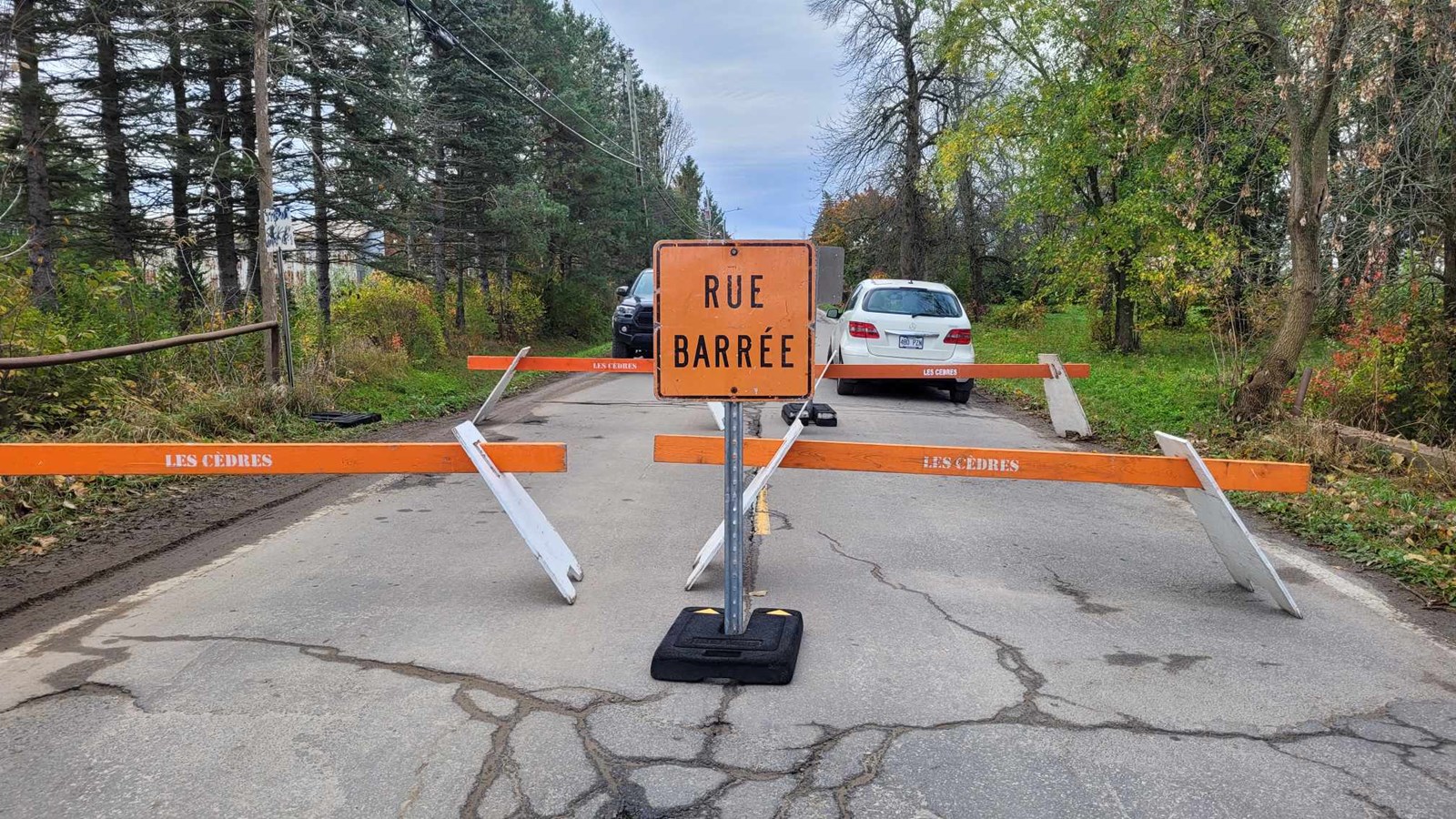 Closure of a portion of Chemin Saint-Dominique in Les Cèdres  