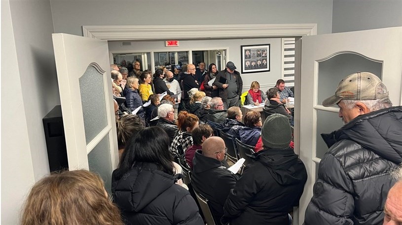 Plateforme de compostage: une cinquantaine de citoyens s'invite au conseil municipal de Rivière-Beaudette