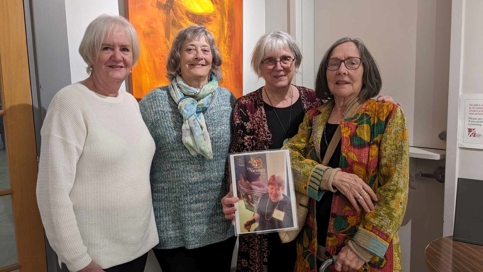 Quatre amies de Mme Paquette étaient présentes au vernissage des oeuvres de l'artiste 