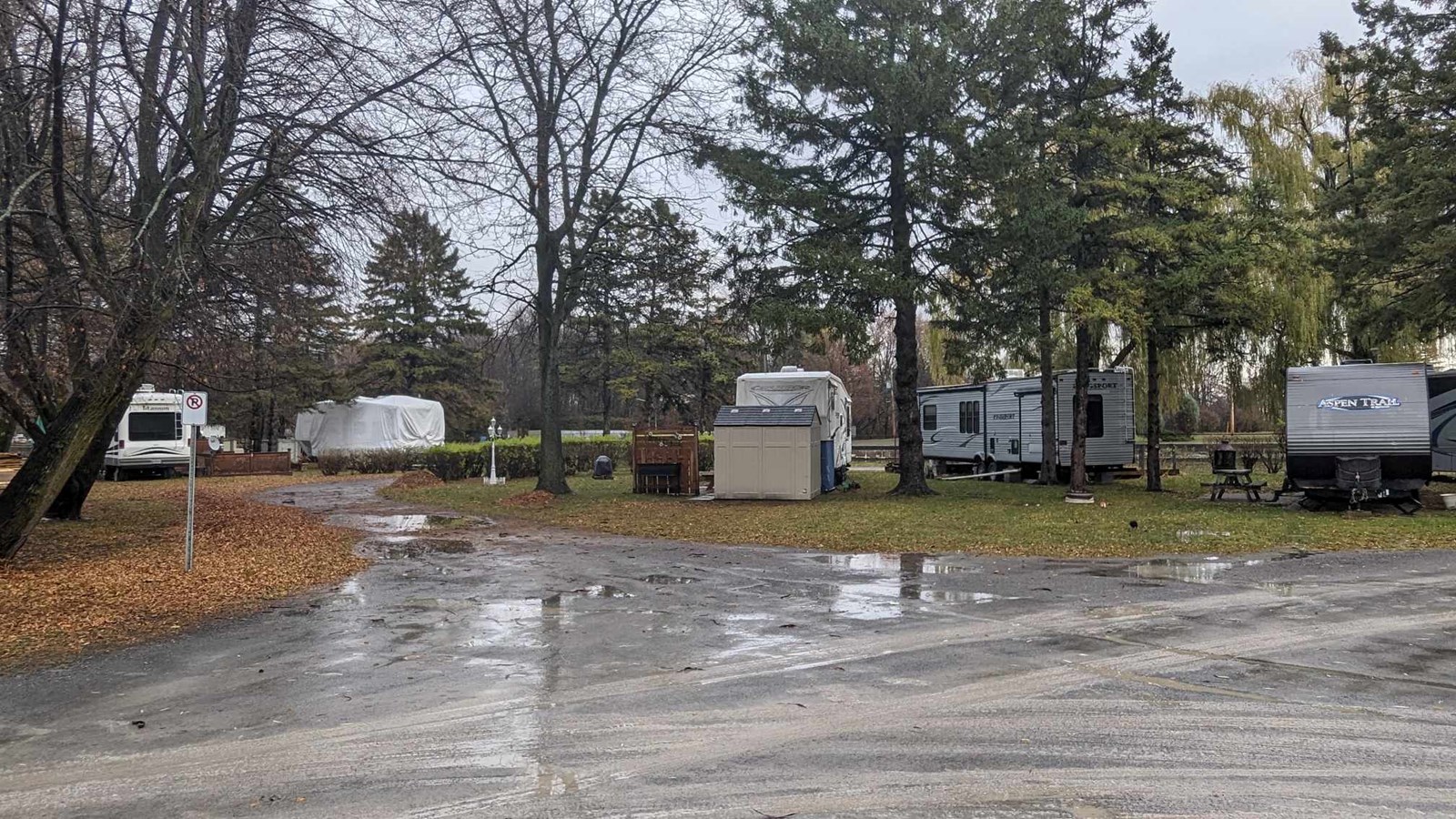 The elected representatives of Les Coteaux want to replace the municipal campsite with a park