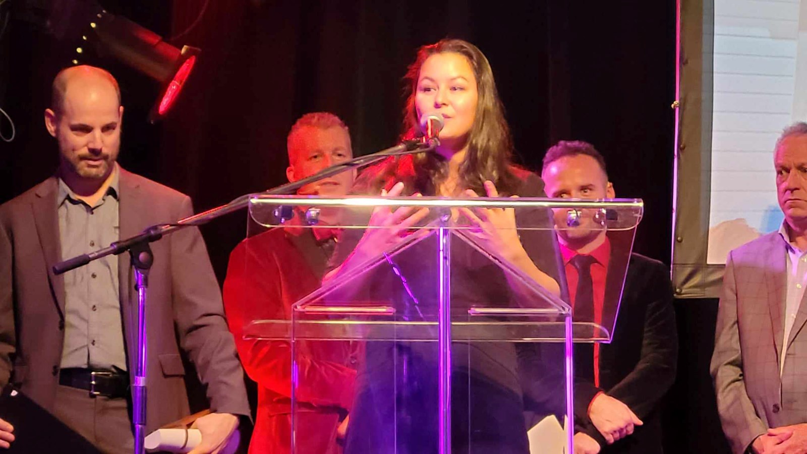 Altius physio est nommé Entreprise de l'année, prix présenté par Denis Potvin CPA.