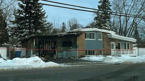 Some thirty firefighters battled a blaze on Valois Street on Sunday evening