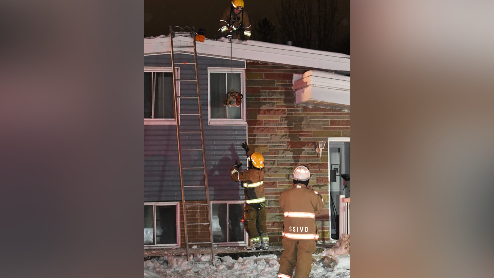 Some thirty firefighters battled a blaze on Valois Street on Sunday evening 