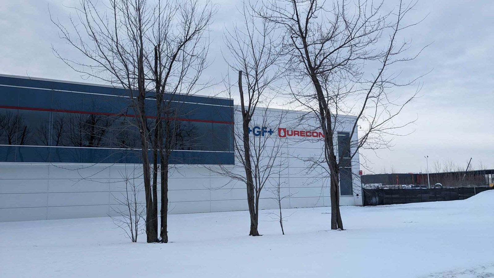 Coteau-du-Lac: a fire in the industrial park keeps some thirty firefighters busy