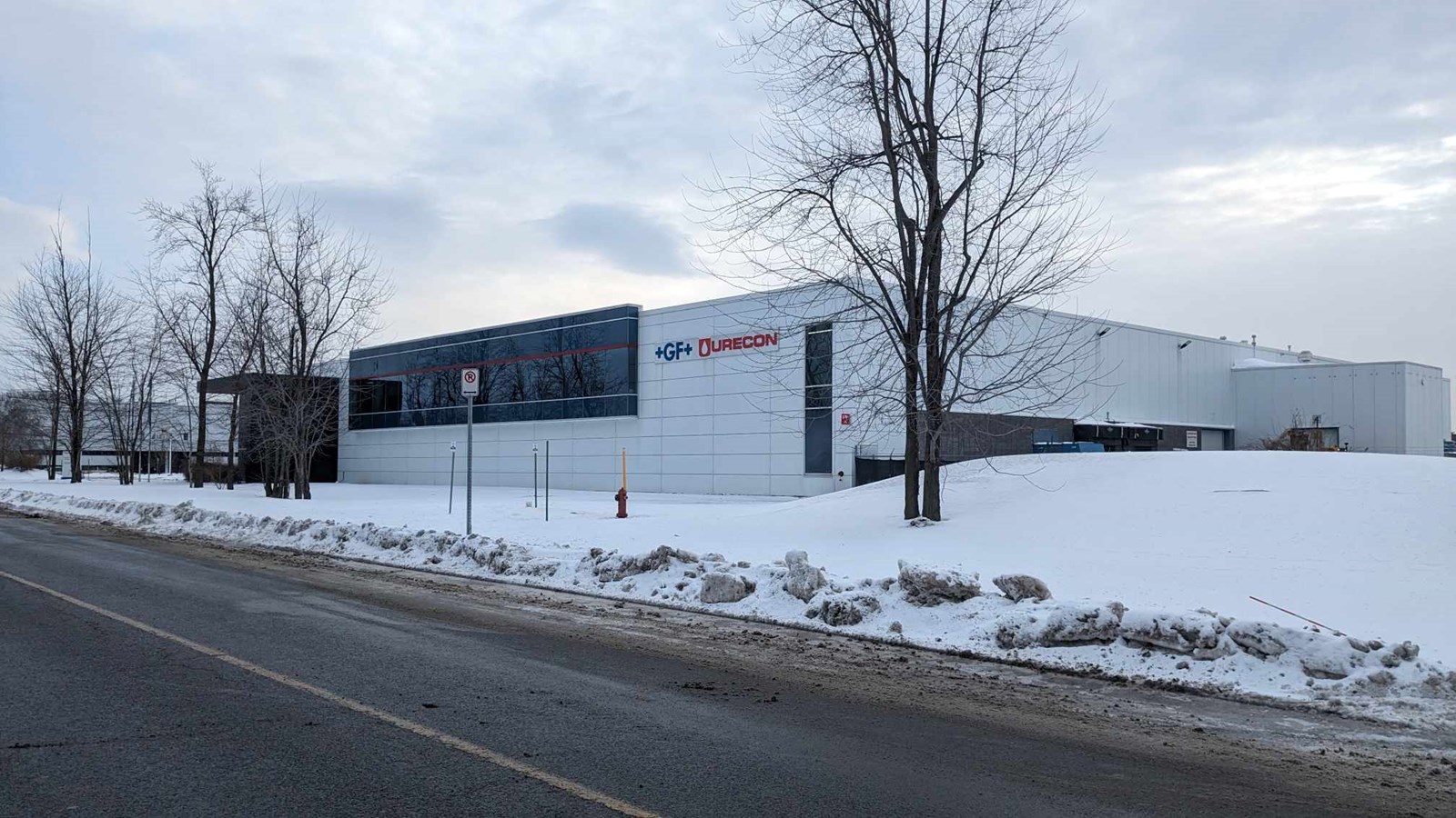 Coteau-du-Lac: a fire in the industrial park keeps some thirty firefighters busy