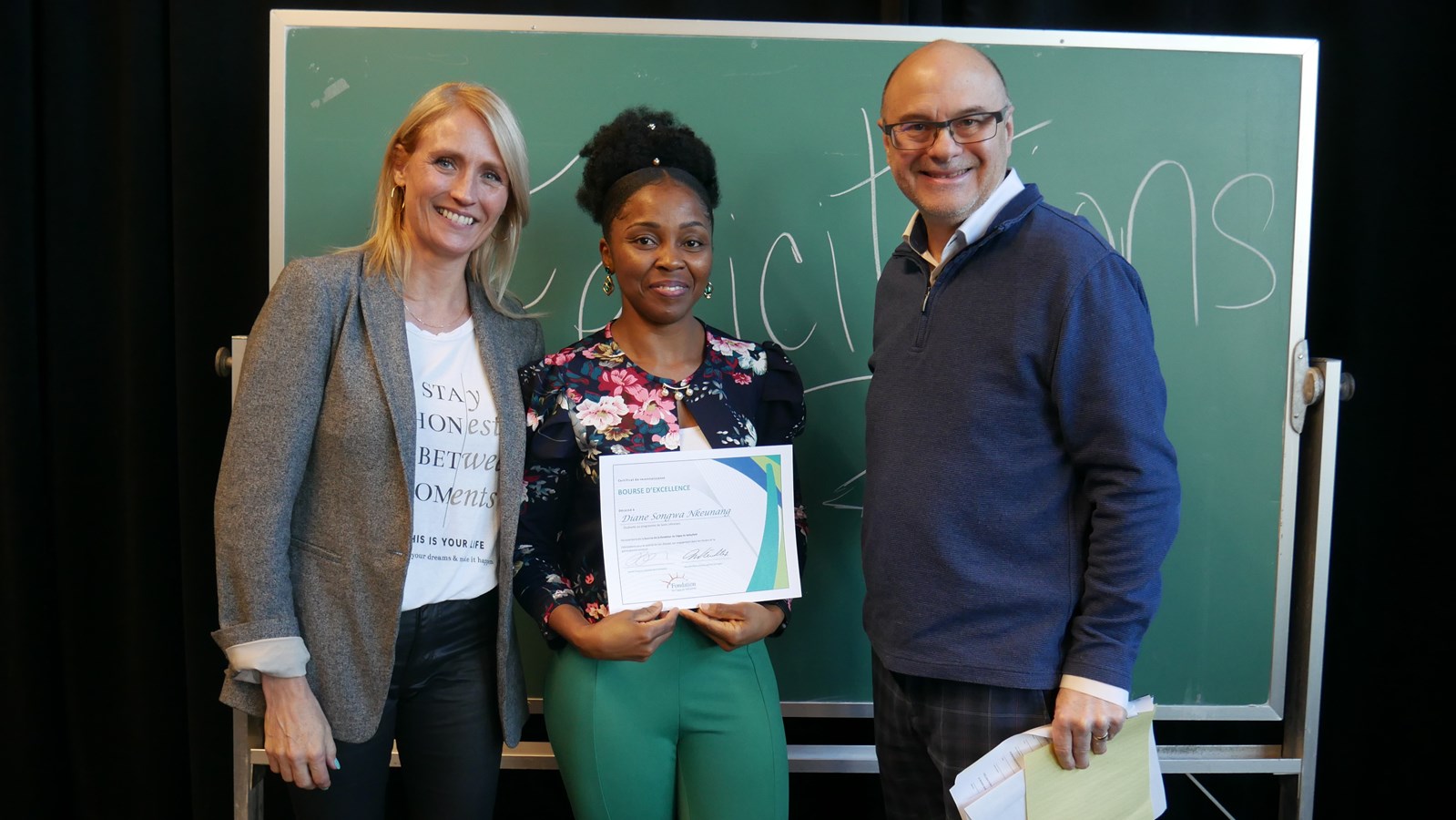 In the photo, Diane Songwa is accompanied by Héléna Montpetit, nursing teacher at Cégep de Valleyfield, and Yves Trottier, General Manager of the Cégep de Valleyfield Foundation. The trio posed at the presentation of a bursary to the young woman