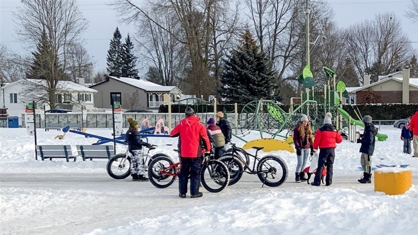 Modified schedule for equipment loan at Les Coteaux