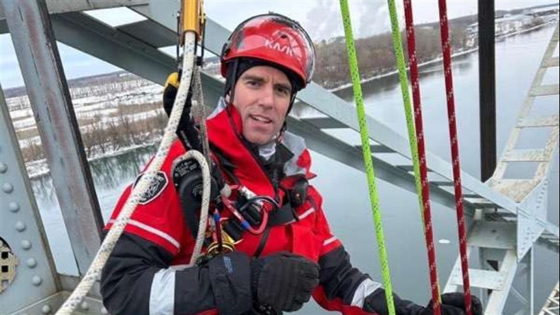 Pont Larocque: théâtre d'un exercice de sauvetage en hauteur pour des pompiers de la région