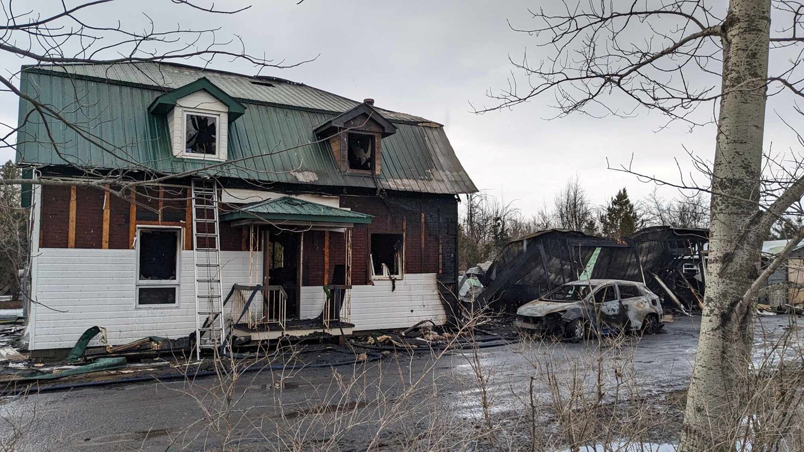 A house is completely destroyed by flames in Les Cèdres